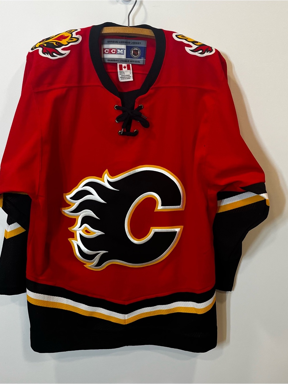Vintage CCM Calgary Flames Jersey Home Excellent Condition SMALL made in Canada